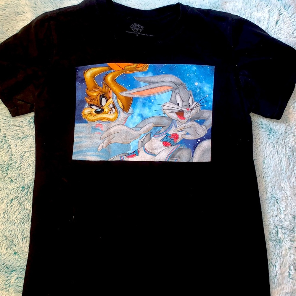 Lonnie tunes shirt.
